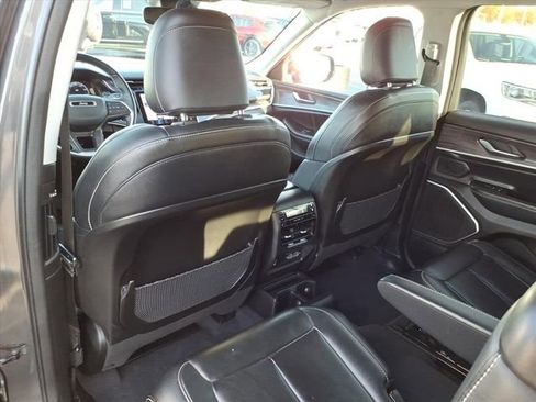 Used 2022 Jeep Grand Cherokee L Limited image 15