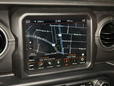 Used 2022 Jeep Wrangler Unlimited Sahara AWD/4WD image 18