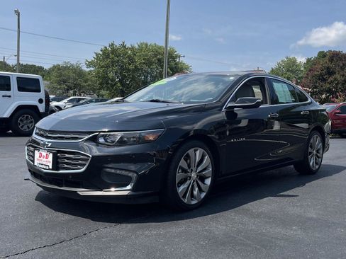 Used 2018 Chevrolet Malibu Premier w/ Premier Sun and Wheel Package FWD image 4