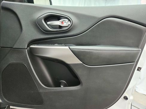 Used 2020 Jeep Cherokee Latitude image 23