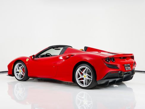 Used 2021 Ferrari F8 Tributo image 5
