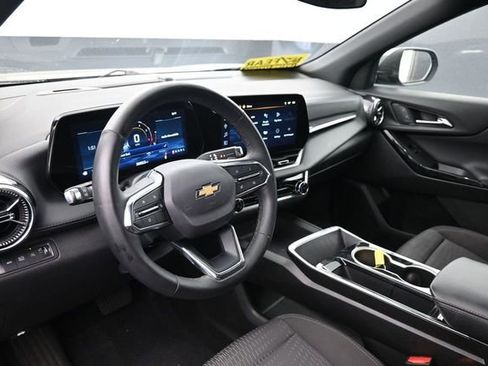 Used 2025 Chevrolet Equinox LT AWD/4WD image 19