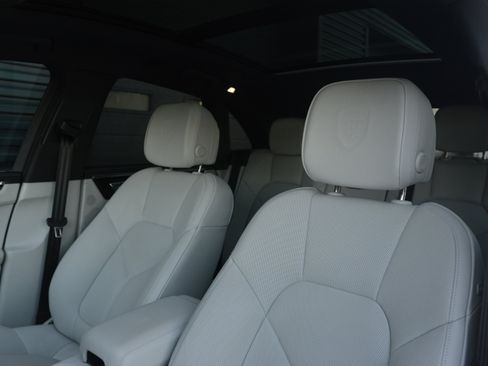 Certified 2026 Porsche Macan AWD/4WD image 5