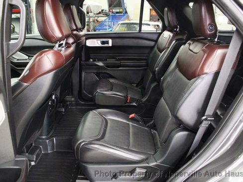 Used 2020 Ford Explorer Platinum w/ Premium Technology Package AWD/4WD image 31
