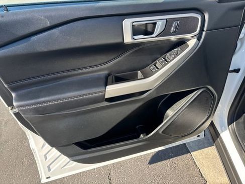 Used 2022 Ford Explorer XLT w/ Equipment Group 202A image 10