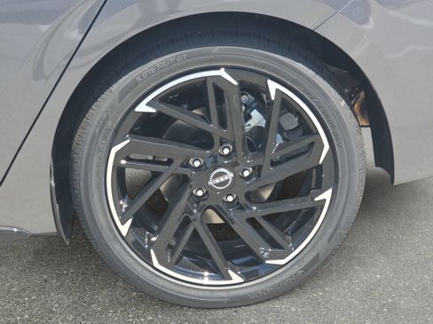 New 2026 Nissan Sentra SR w/ SR Premium Package FWD image 29
