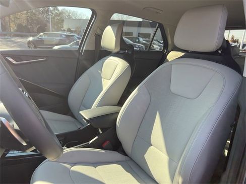 Certified 2025 Kia Niro EX image 11