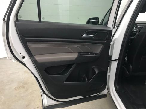 Used 2021 Volkswagen Atlas Cross Sport SE image 22