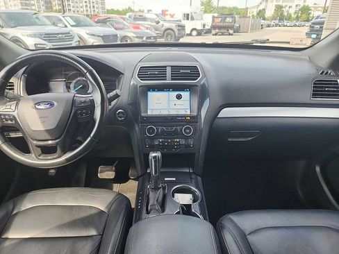 Used 2017 Ford Explorer XLT w/ Equipment Group 202A AWD/4WD image 8