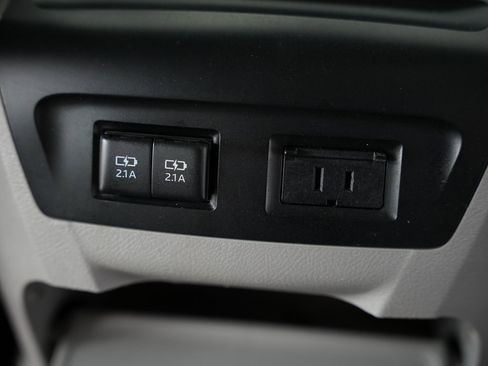 Used 2018 Toyota Sienna LE image 38