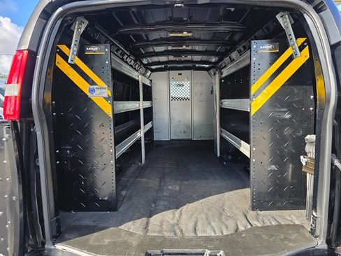 Used 2023 GMC Savana 3500 Extended w/ Driver Convenience Package image 12