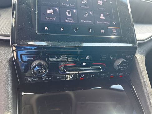 Certified 2023 Jeep Grand Cherokee Laredo w/ Luxury Tech Group I image 40