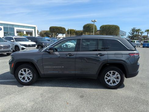 Used 2022 Jeep Grand Cherokee Limited image 11
