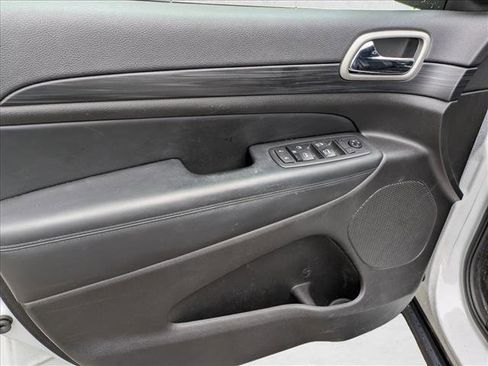 Used 2020 Jeep Grand Cherokee Laredo w/ Quick Order Package 2BN North image 14