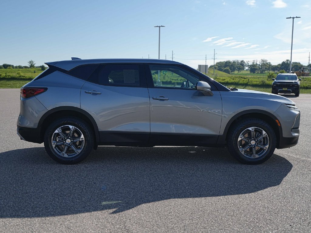 Used 2025 Chevrolet Blazer LT AWD/4WD image 6