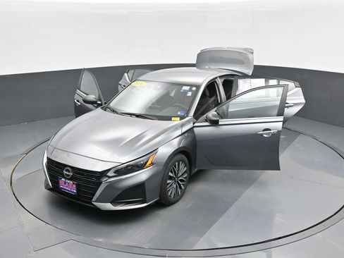 Used 2024 Nissan Altima 2.5 SV image 37