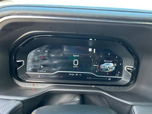 Used 2023 GMC Yukon XL Denali image 23