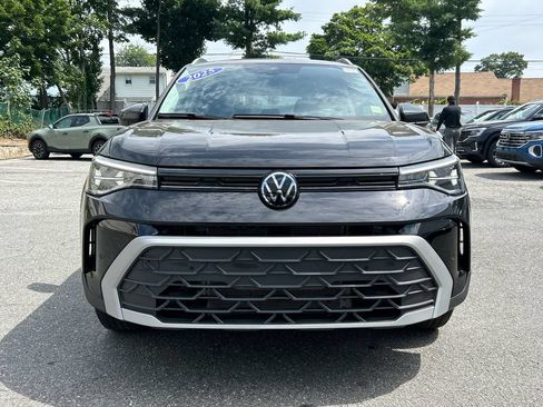 Used 2025 Volkswagen Taos SE AWD/4WD image 6