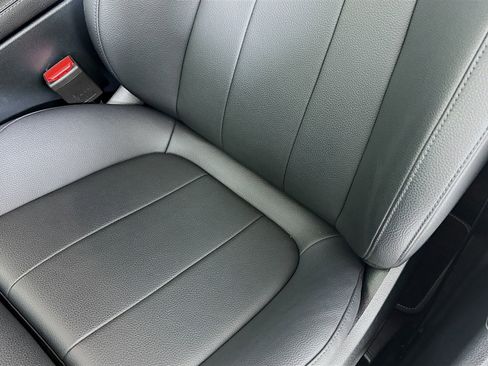 Used 2025 Mercedes-Benz GLB 250 image 20