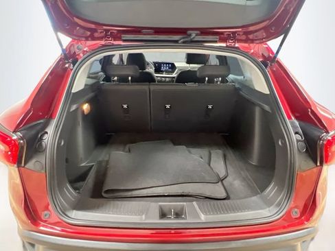 Used 2024 Chevrolet Trax LS w/ LS Convenience Package FWD image 25