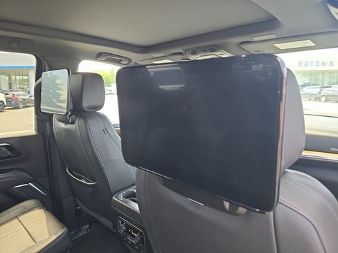 Used 2025 Chevrolet Tahoe High Country AWD/4WD image 24