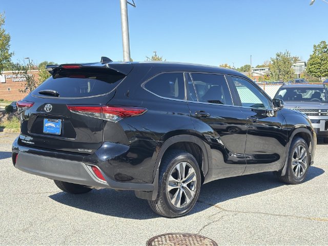 Used 2023 Toyota Highlander XLE AWD/4WD image 13