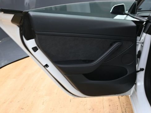 Used 2023 Tesla Model 3 Standard Range image 21