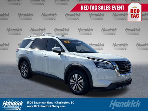 Used 2022 Nissan Pathfinder SL image 1
