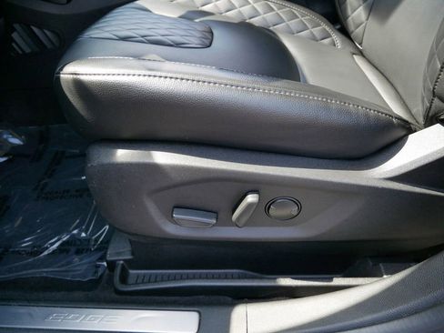 Certified 2024 Ford Edge Titanium image 8