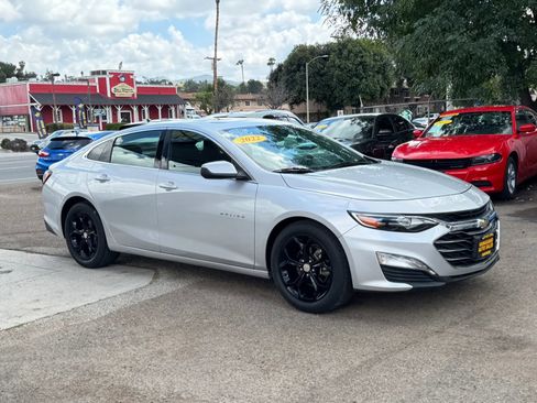 Used 2022 Chevrolet Malibu LT FWD image 2