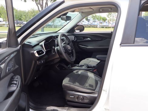 Used 2023 Chevrolet TrailBlazer LT FWD image 24