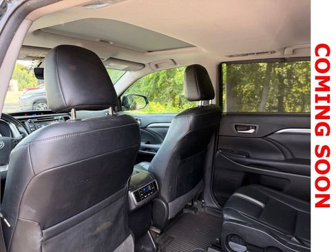 Used 2017 Toyota Highlander SE AWD/4WD image 12