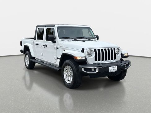 Used 2023 Jeep Gladiator Sport image 3