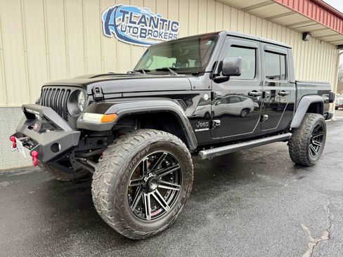Used 2021 Jeep Gladiator Overland w/ Popular Equipment Package image 1