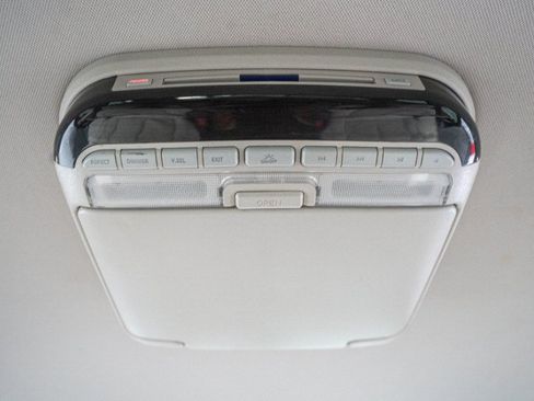 Used 2018 Chrysler Pacifica Touring-L FWD image 21