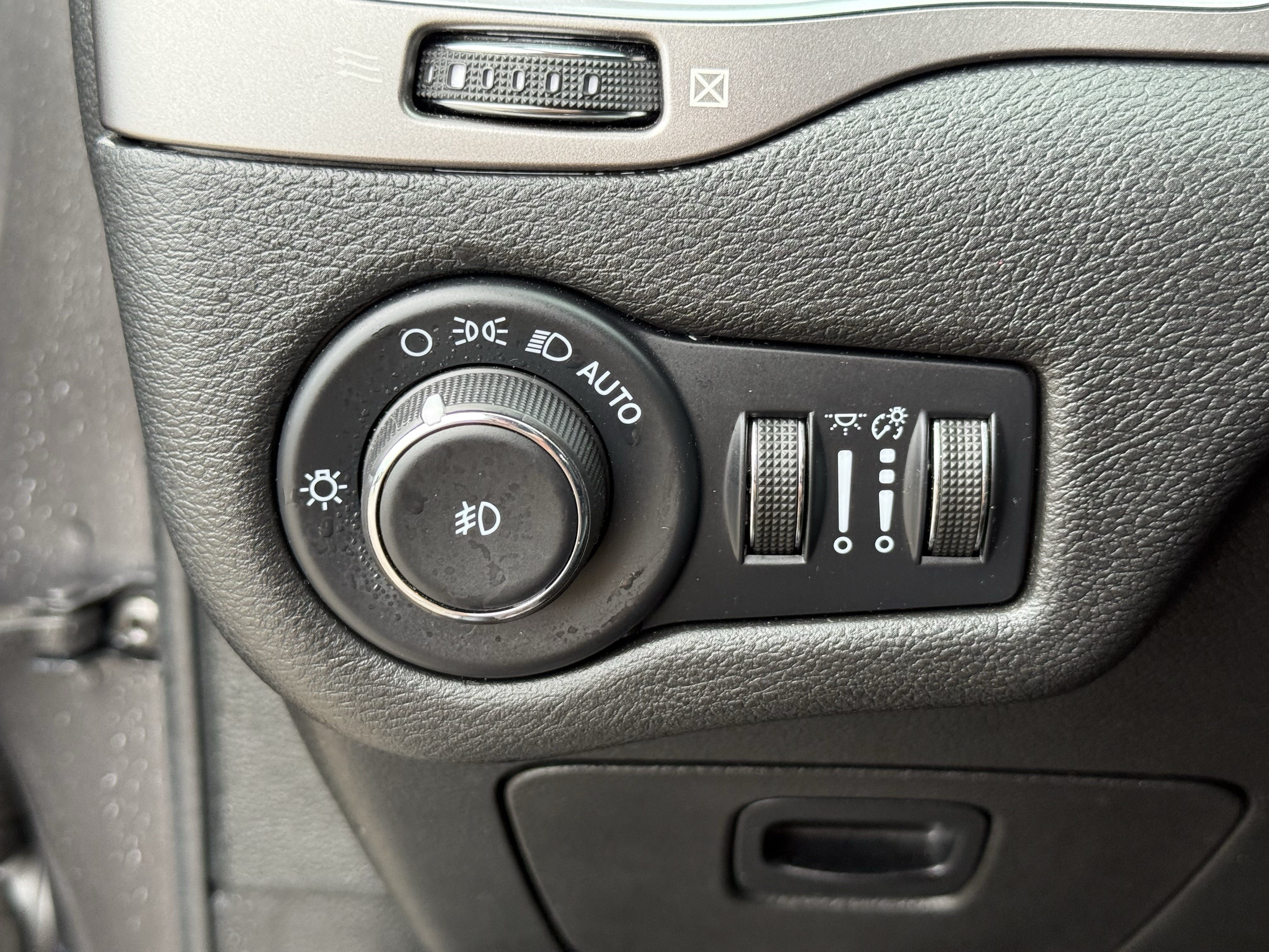 Used 2022 Jeep Cherokee Latitude Lux FWD image 25