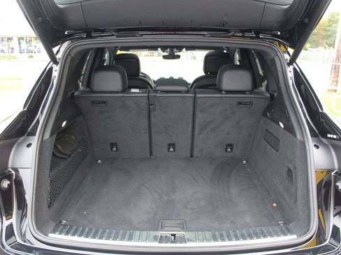 Used 2022 Porsche Cayenne Platinum Edition image 23