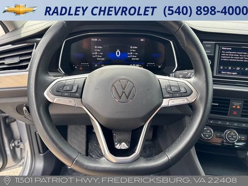 Used 2024 Volkswagen Jetta SE FWD image 14