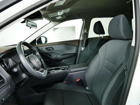 Used 2023 Nissan Rogue S image 13