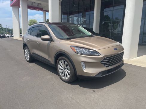 Used 2021 Ford Escape Titanium w/ Titanium Elite Package AWD/4WD image 5
