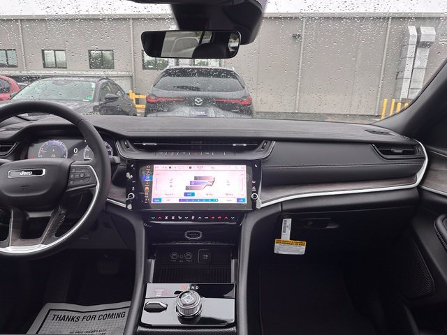 Used 2025 Jeep Wagoneer Series III w/ Premium Group I AWD/4WD image 29