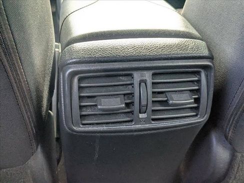 Used 2018 Nissan Rogue S image 15