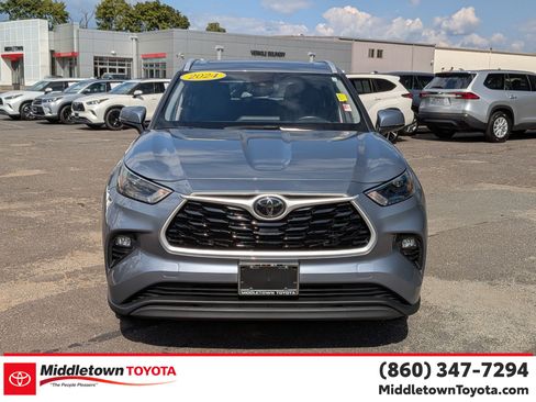 Certified 2024 Toyota Highlander XLE image 8