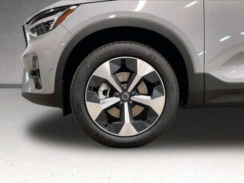 New 2026 Volvo XC40 B5 Plus w/ Protection Package Premier AWD/4WD image 13