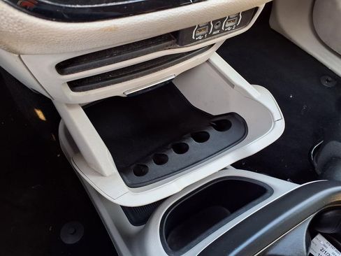 Used 2021 Chrysler Pacifica Touring-L image 16