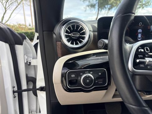 Used 2022 Mercedes-Benz CLA 250 image 22