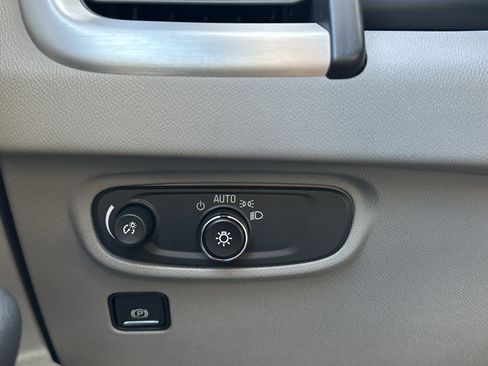 Used 2020 GMC Terrain SLE w/ Driver Convenience Package image 24