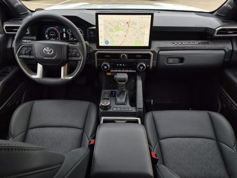 Used 2025 Toyota Tacoma Limited image 34