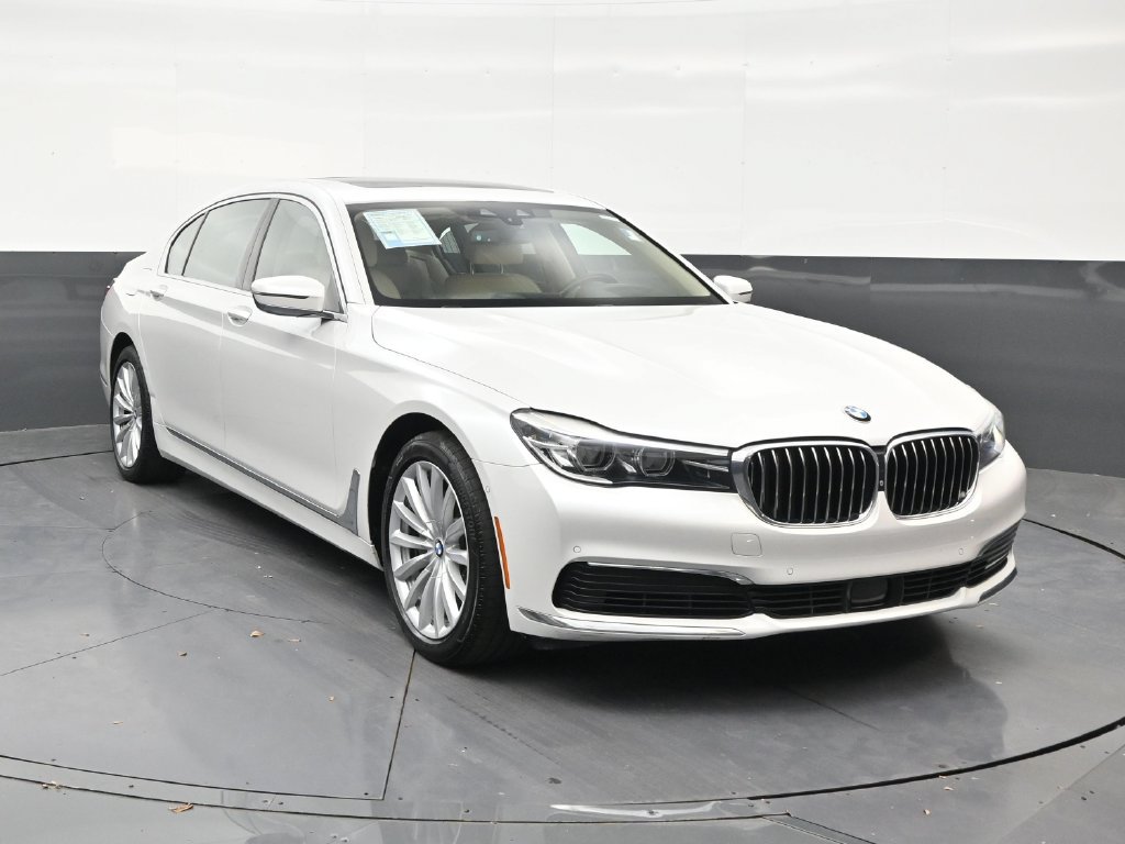 Used 2019 BMW 740i w/ Executive Package RWD image 5