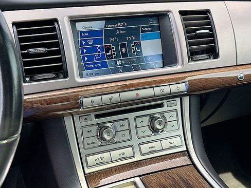 Used 2011 Jaguar XF Supercharged image 14